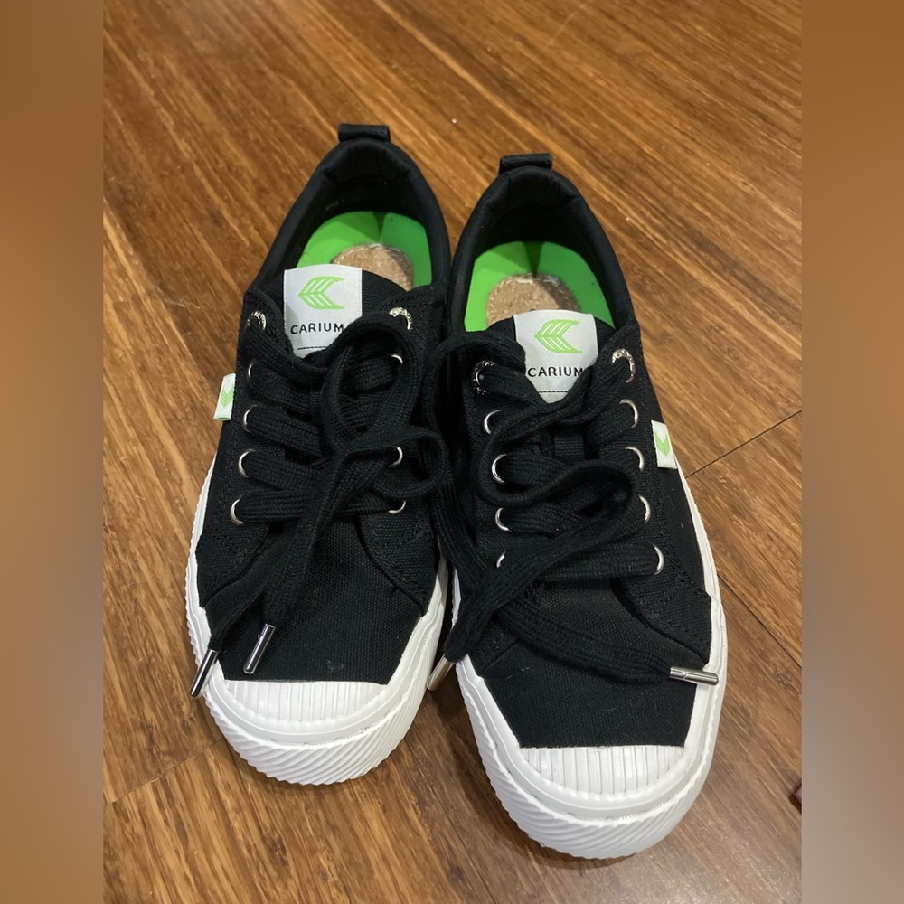 Barely Used Cariuma Black OCA Low Canvas Sneaker Women Size 6